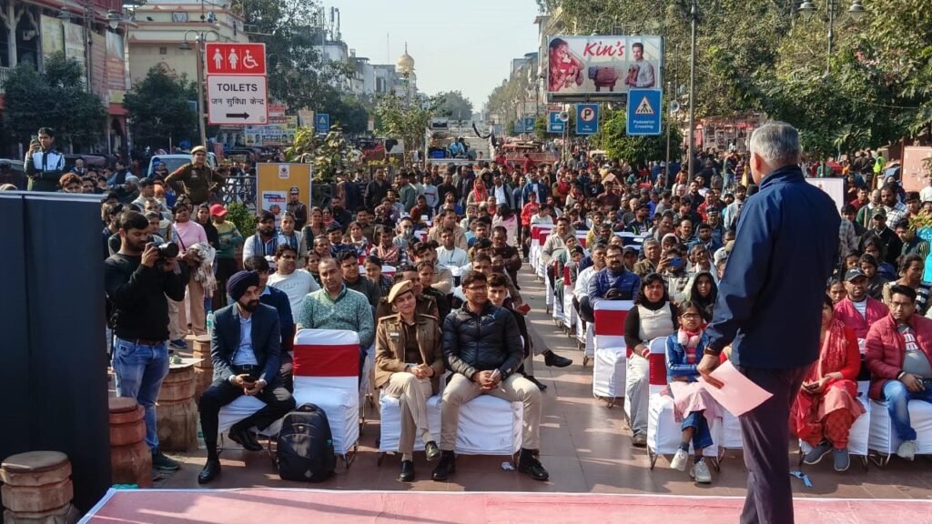 Cyber safety posters displayed by Delhi Police