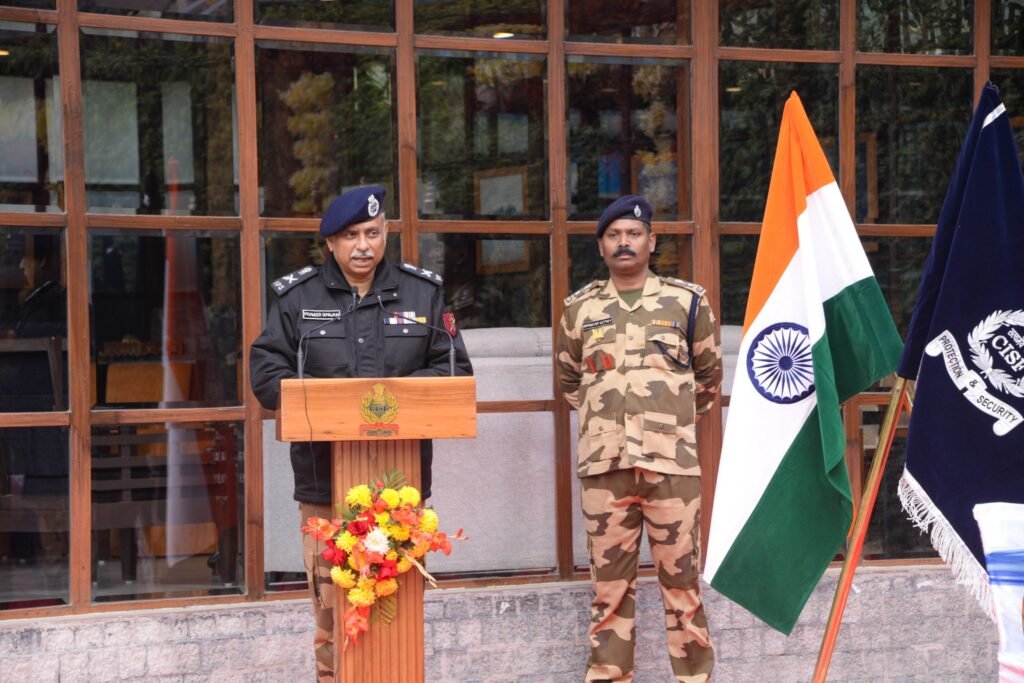 cisf women band को संबोधित करते महानिदेशक प्रवीर रंजन 