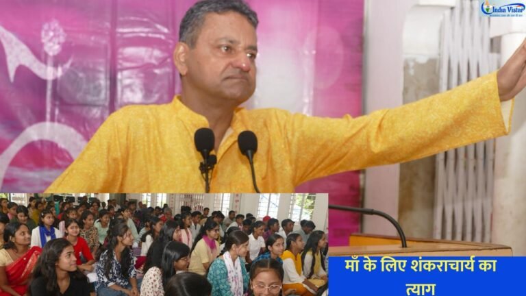 गायत्री शक्तिपीठ में प्रवचन देते हुए वक्ता और ध्यान से सुनते श्रोता