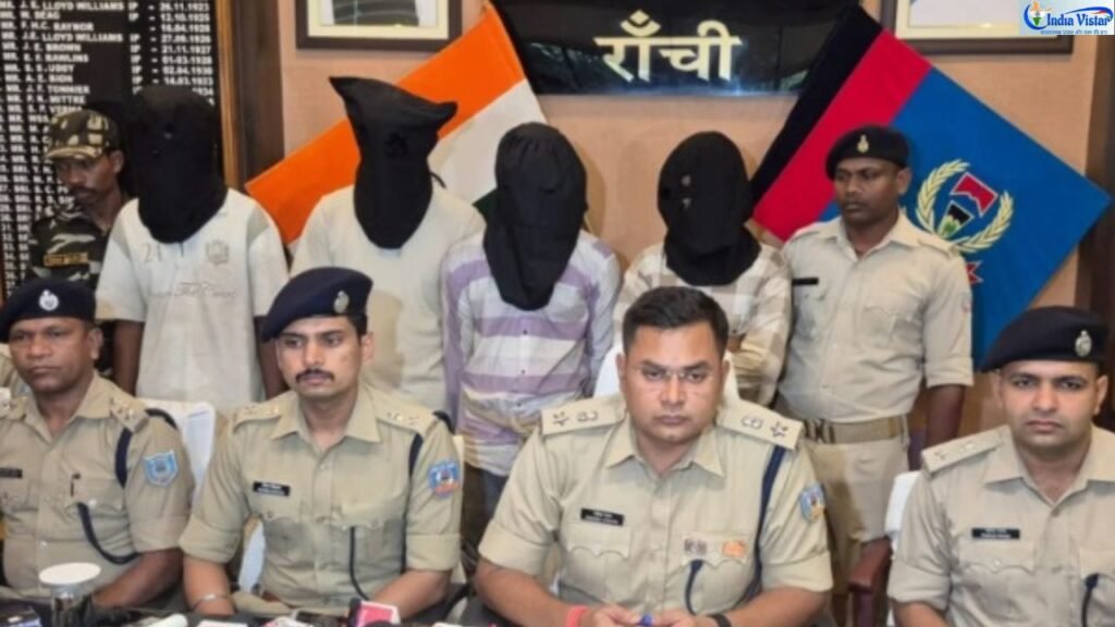 फर्जी दस्तावेज़ों और बैंक खातों के जरिए साइबर धोखाधड़ी पर कार्रवाई की जानकारी देती पुलिस