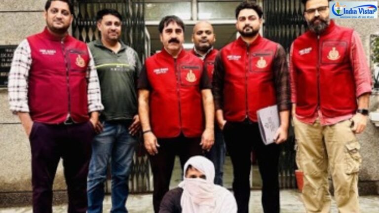 28 साल बाद गिरफ्तार कबड्डी खिलाड़ी राजिंदर बैरागी के साथ दिल्ली पुलिस क्राइम ब्रांच की टीम